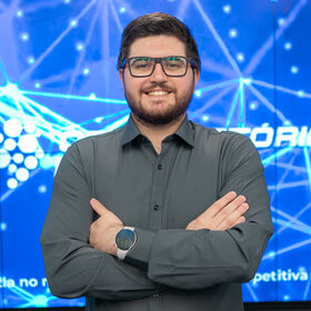 Foto com fundo Observatório do colaborador Lucas
