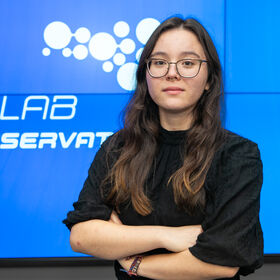 Foto com fundo Observatório da colaboradora Natalia