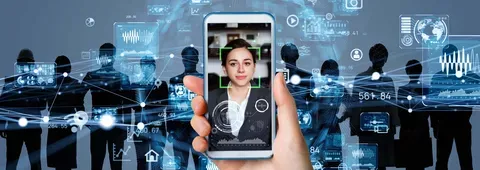 Celular na mão com imagem sobre tecnologia