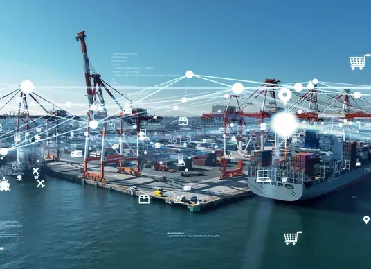 navios atracados em porto